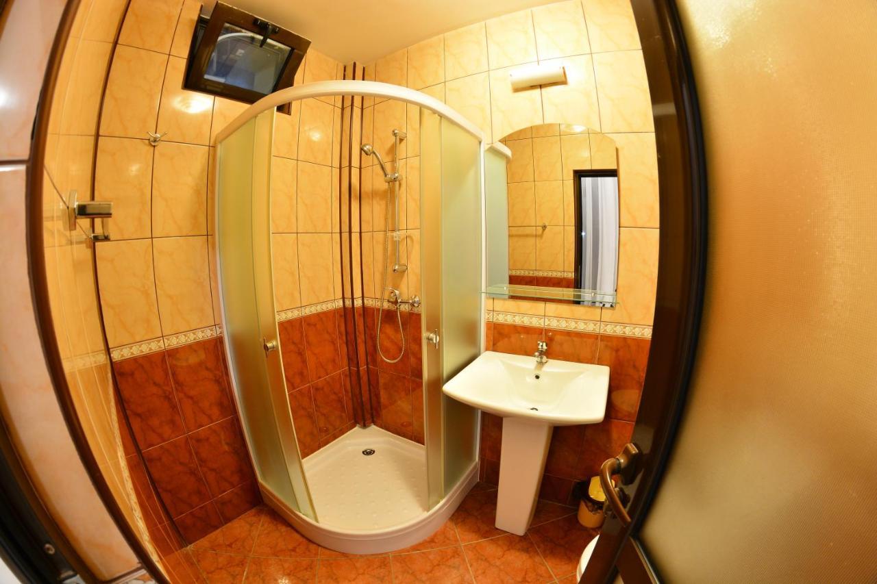 Casa Cojocaru- Camere De Inchiriat In Scop Turistic Дробета-Турну-Северин Екстер'єр фото